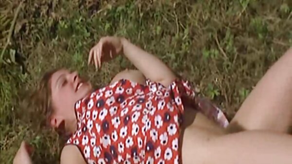 Dralle Latina-Schlampe freie amateur sexfilme mit Brille befriedigt ihr Arschloch im Mish-Stil