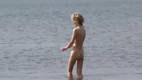 Die bescheidene, aber ziemlich natürliche Mayuka Akimoto wird am deutsche privat pornos Strand mit einem Spielzeug gehänselt